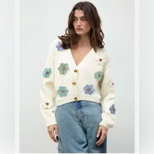 Cider Cream Cardigan with Floral Embroidery
